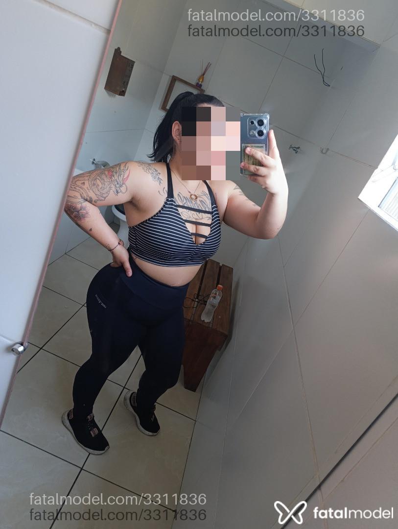 Acompanhante mulher com cabelo castanho de olhos castanhos - Carolina