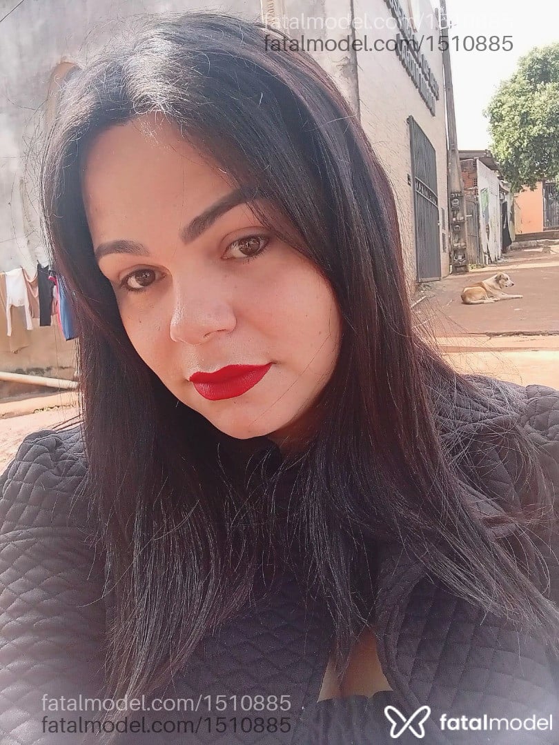 Acompanhante travesti com cabelo castanho de olhos castanhos - Isabela