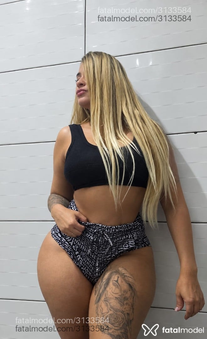 Acompanhante mulher loira (o) de olhos castanhos - Micaella Freitas