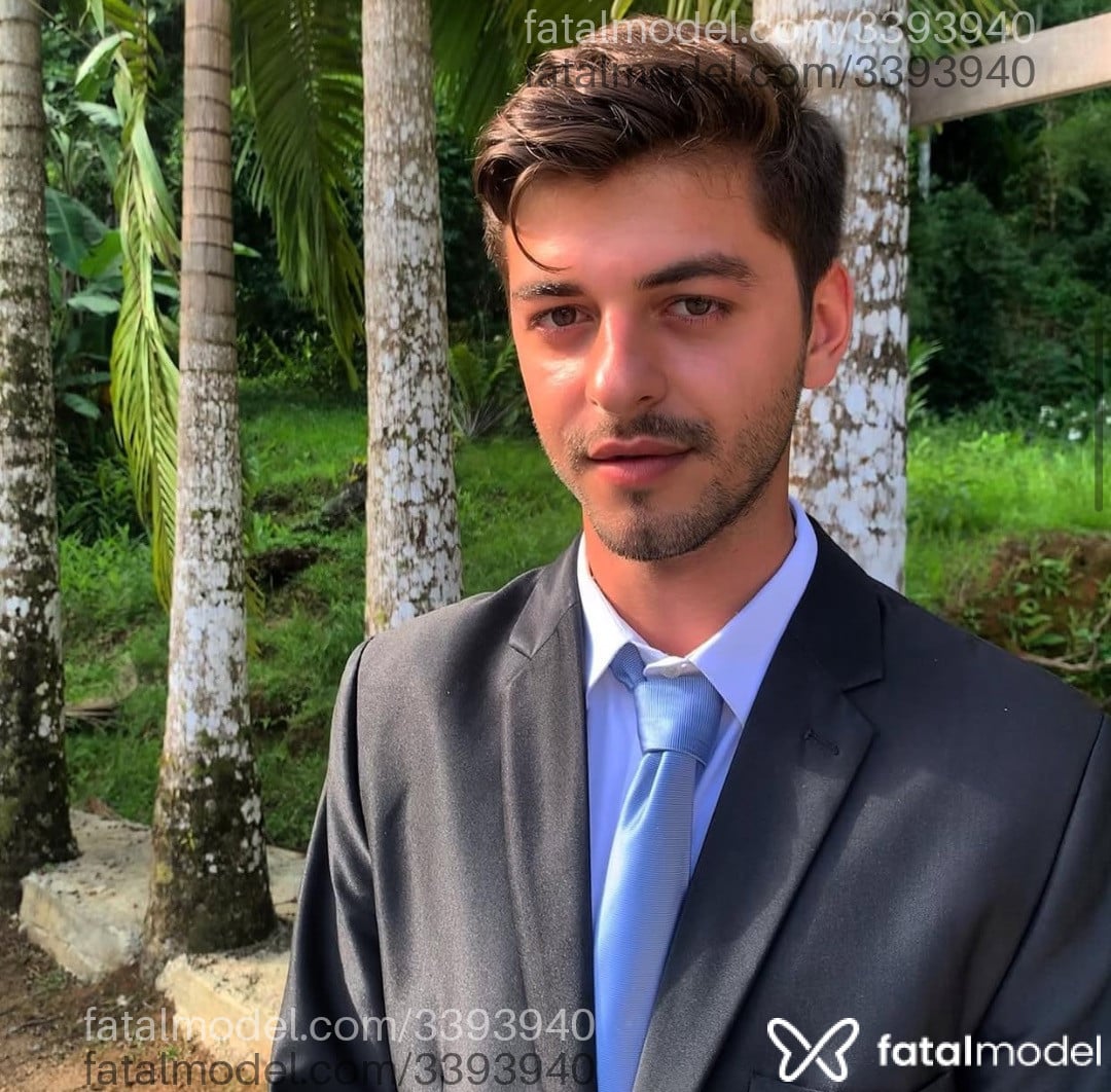 Acompanhante homem com cabelo castanho de olhos castanhos - Andreas Júnior