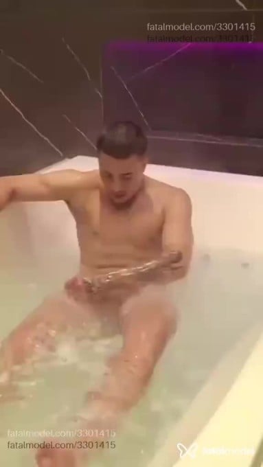 Acompanhante homem com cabelo castanho de olhos castanhos - Hyslan