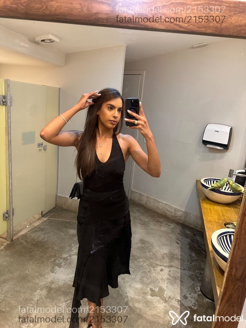 Acompanhante mulher morena (o) de olhos pretos - Luara