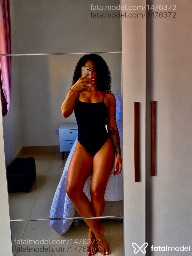 Acompanhante mulher trans morena (o) de olhos castanhos - Valentina