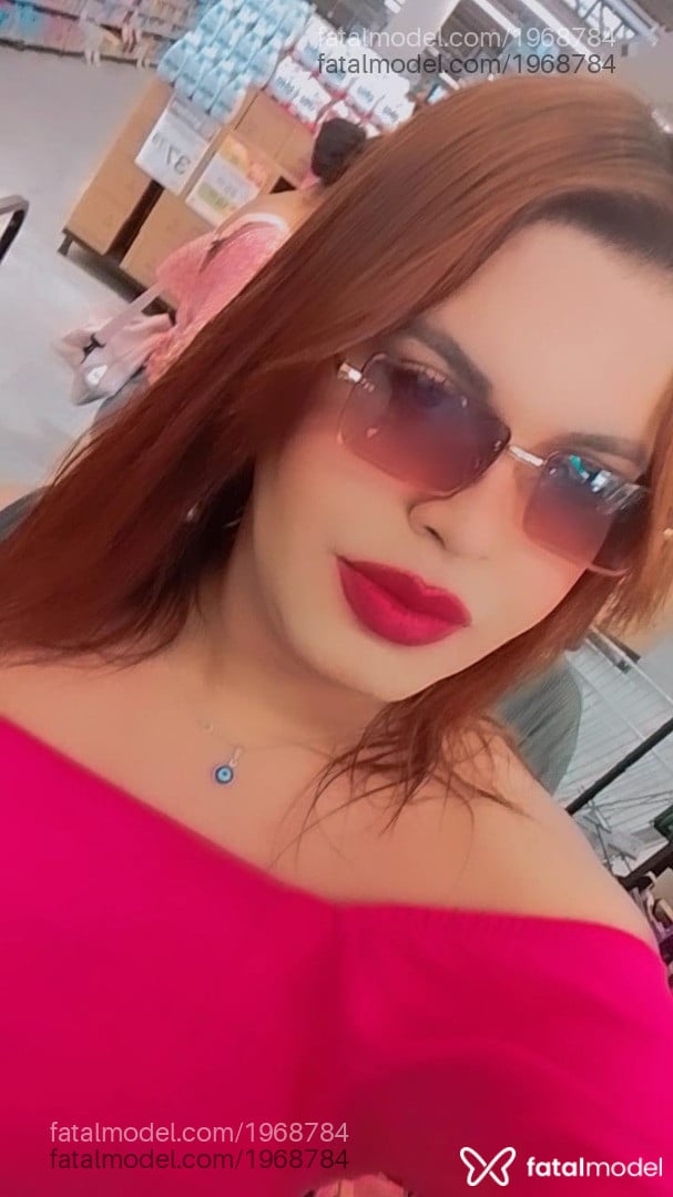 Acompanhante mulher trans ruiva (o) de olhos castanhos - Kelly