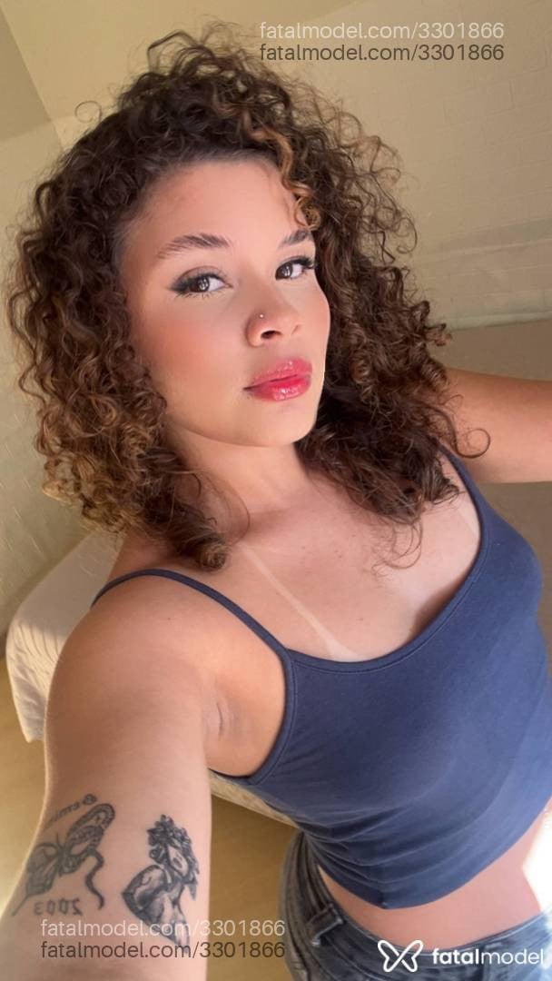 Acompanhante mulher com cabelo castanho de olhos castanhos em Francisco Beltrão - Thifany