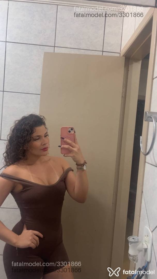 Acompanhante mulher com cabelo castanho de olhos castanhos em Francisco Beltrão - Thifany