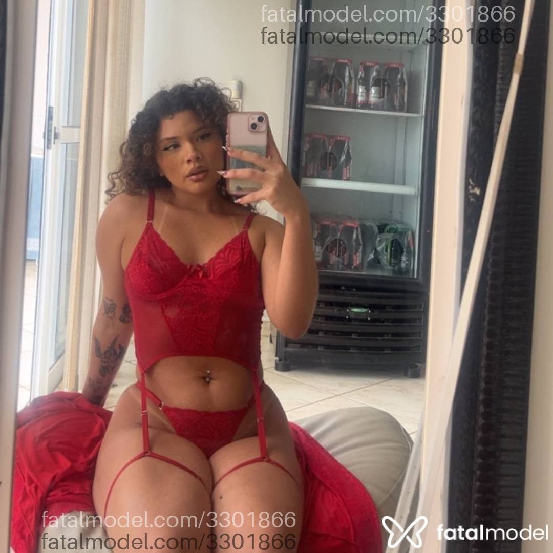 Acompanhante mulher com cabelo castanho de olhos castanhos - Thifany