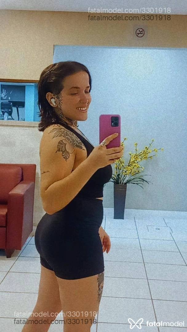 Acompanhante mulher com cabelo castanho de olhos castanhos - Vitória