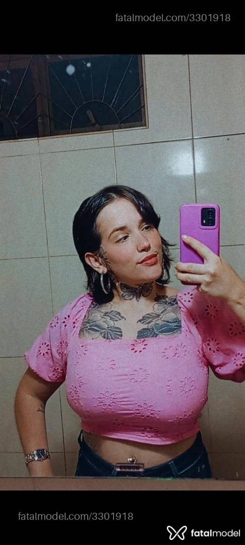 Acompanhante mulher com cabelo castanho de olhos castanhos - Vitória