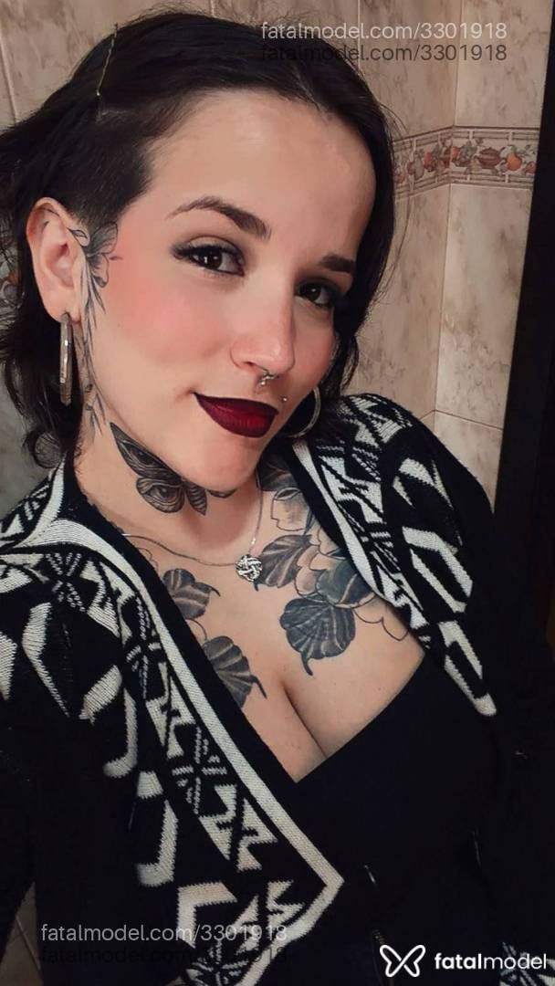 Acompanhante mulher com cabelo castanho de olhos castanhos - Vitória