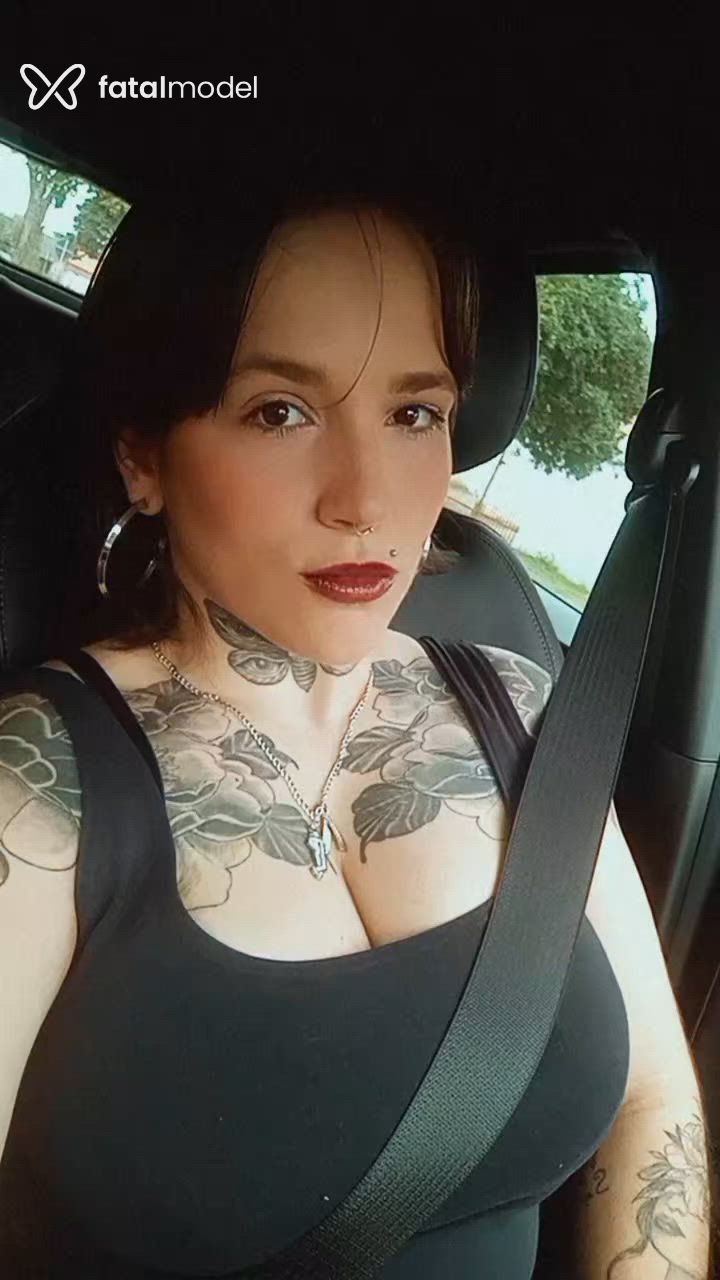 Acompanhante mulher com cabelo castanho de olhos castanhos em Maringá Acompanhante mulher com cabelo castanho de olhos castanhos em Maringá - Vitória