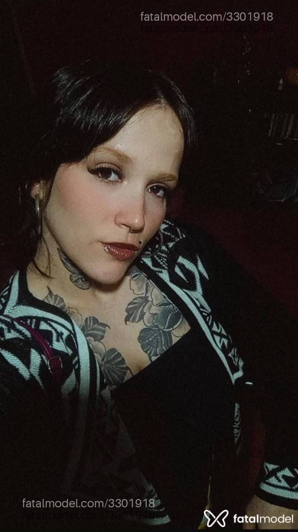 Acompanhante mulher com cabelo castanho de olhos castanhos em Maringá Acompanhante mulher com cabelo castanho de olhos castanhos em Maringá - Vitória