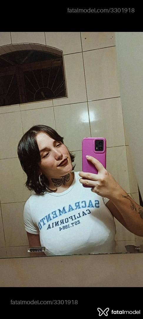 Acompanhante mulher com cabelo castanho de olhos castanhos em Maringá Acompanhante mulher com cabelo castanho de olhos castanhos em Maringá - Vitória