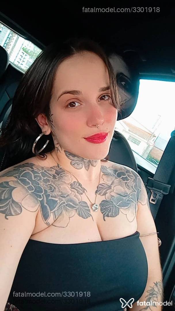 Acompanhante mulher com cabelo castanho de olhos castanhos - Vitória