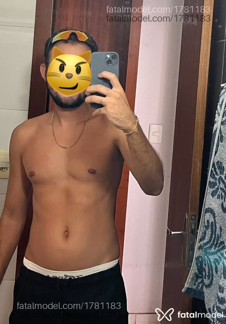 Acompanhante homem com cabelo castanho de olhos castanhos - Rafifi