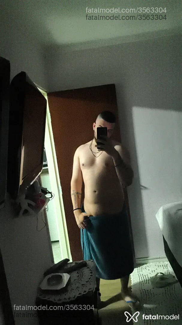 Acompanhante homem com cabelo castanho de olhos castanhos - Guilherme