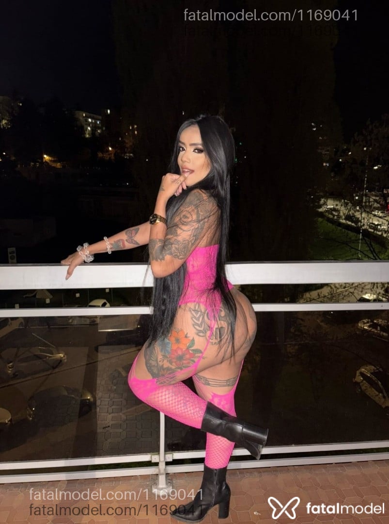 Acompanhante mulher morena (o) de olhos castanhos - Bárbara Balls