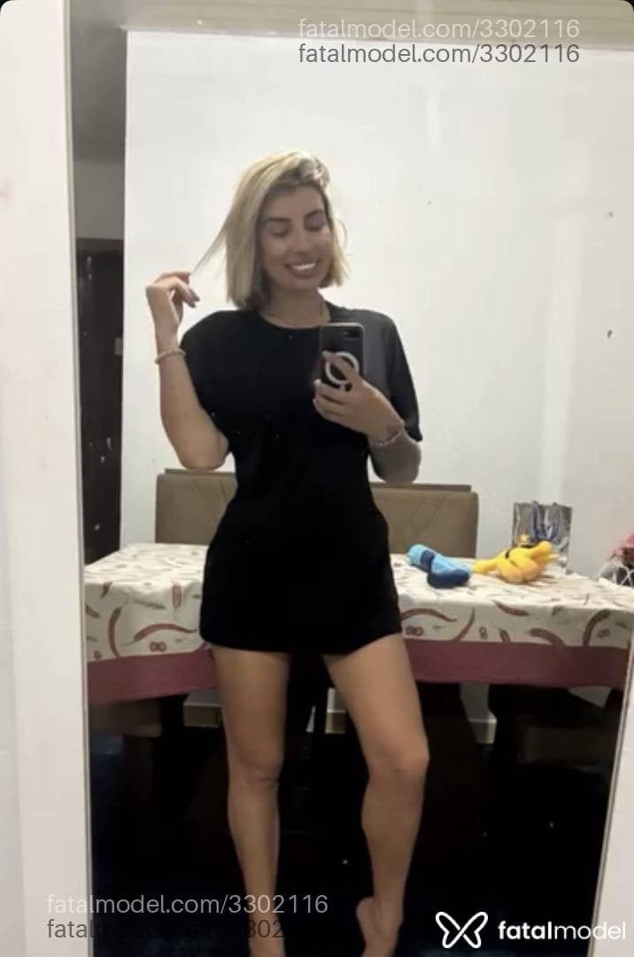 Acompanhante mulher loira (o) de olhos pretos - Bel Santos