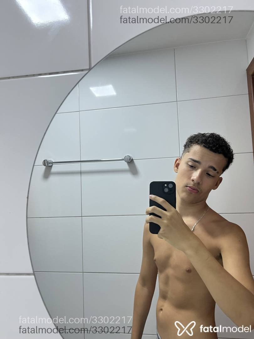 Acompanhante homem com cabelo castanho de olhos castanhos - Rapozo