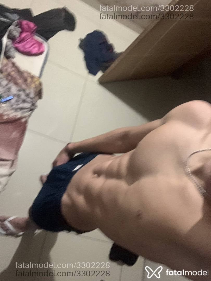 Acompanhante homem com cabelo castanho de olhos castanhos em São Paulo Acompanhante homem com cabelo castanho de olhos castanhos em São Paulo - Savage
