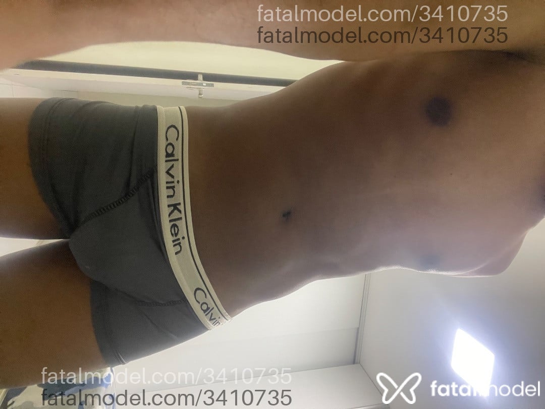 Acompanhante homem morena (o) de olhos castanhos - Theoo