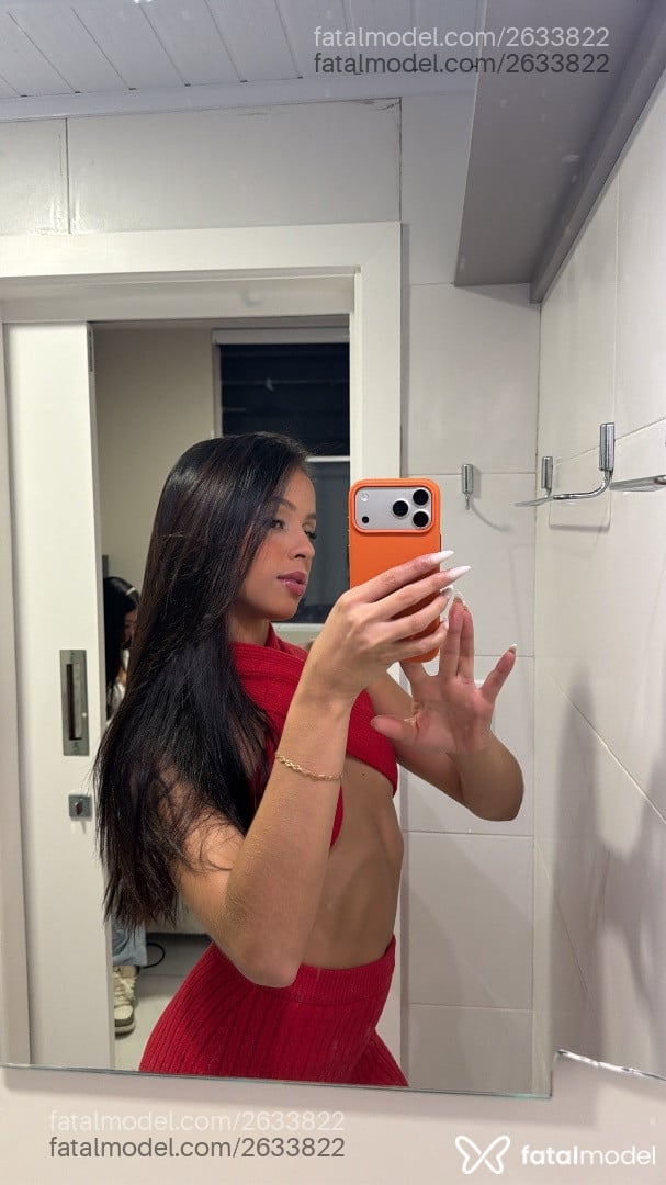 Acompanhante mulher morena (o) de olhos castanhos - Marcela