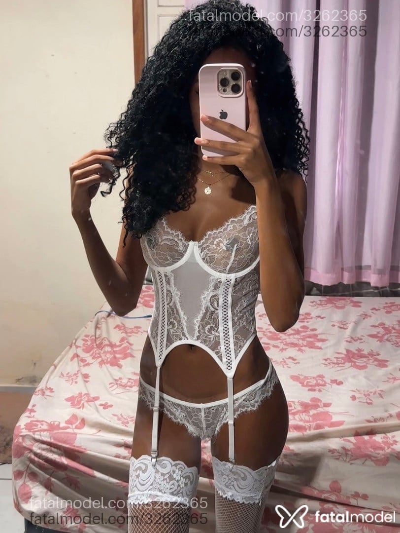 Acompanhante mulher morena (o) de olhos castanhos - Jasmine