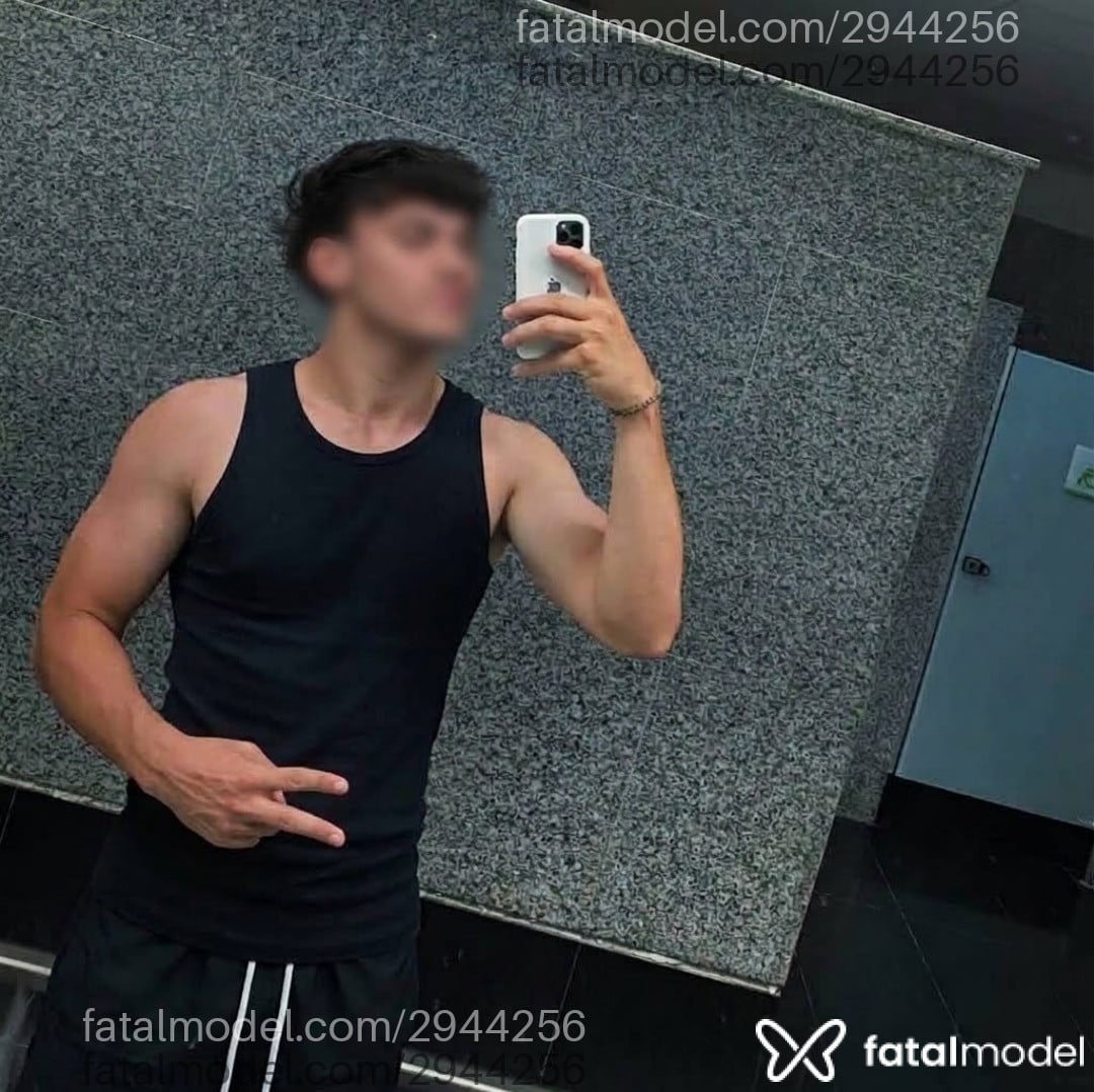 Acompanhante homem morena (o) de olhos castanhos - Ton