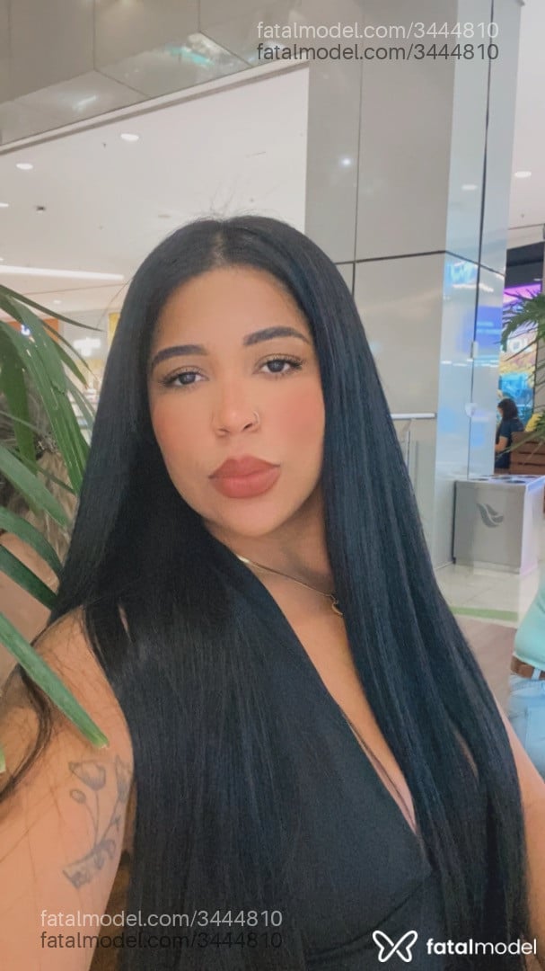 Acompanhante mulher morena (o) de olhos pretos - Vivi Duarte
