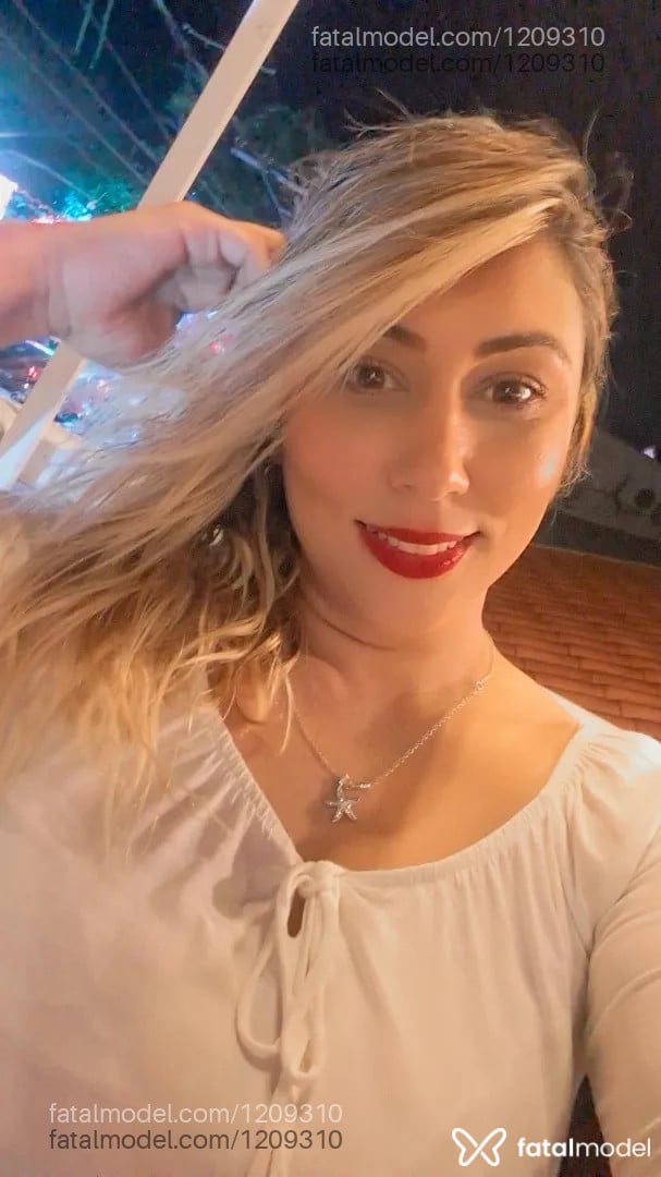Acompanhante mulher loira (o) de olhos castanhos - Gabi Prado