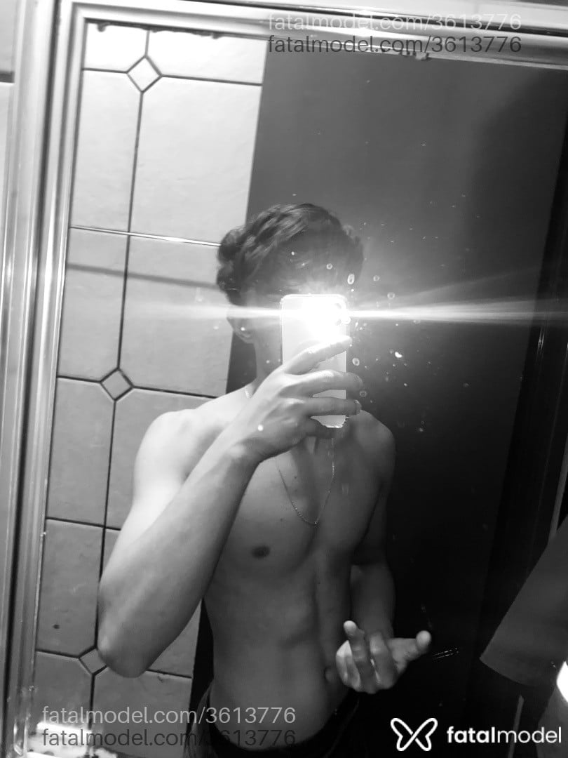 Acompanhante homem com cabelo castanho de olhos castanhos - Pablo