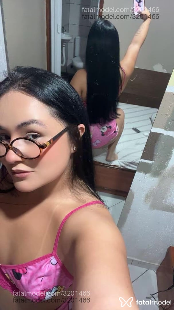 Acompanhante mulher morena (o) de olhos castanhos - Borges