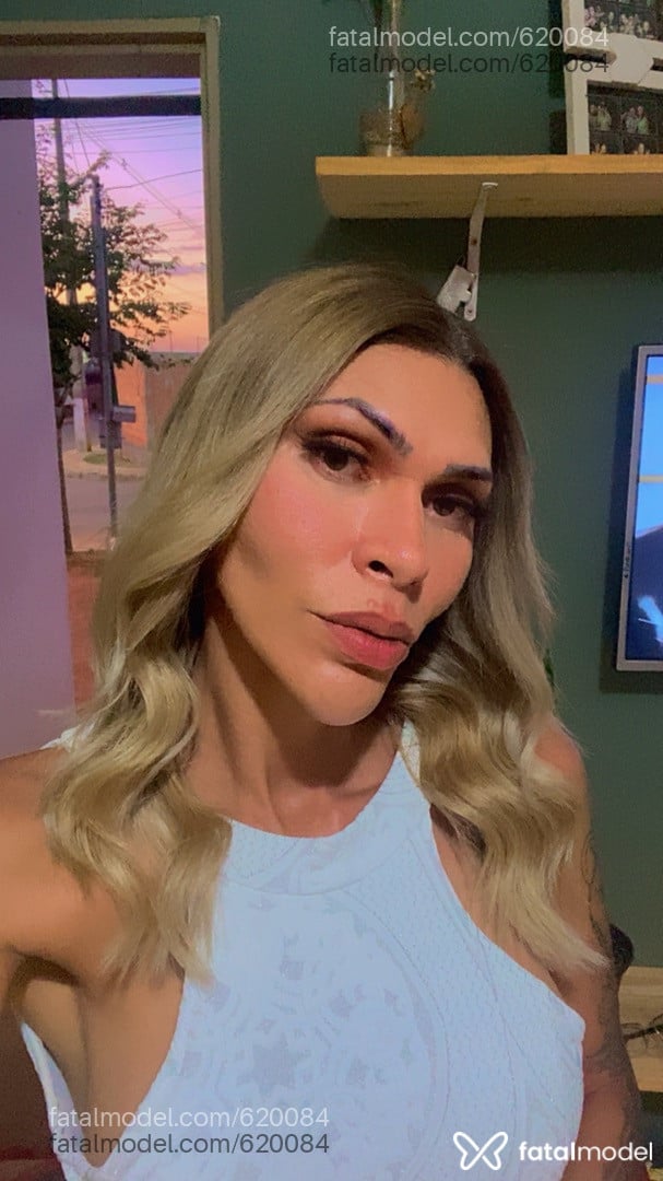 Acompanhante travesti loira (o) de olhos castanhos - Paula Guimarães
