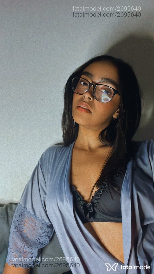 Acompanhante mulher morena (o) de olhos castanhos - Betina Albuquerque