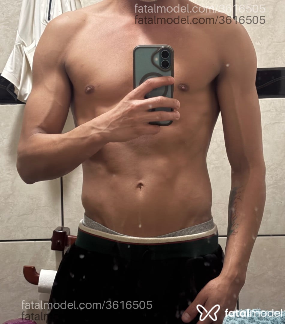 Acompanhante homem com cabelo castanho de olhos castanhos - Lucas Silva