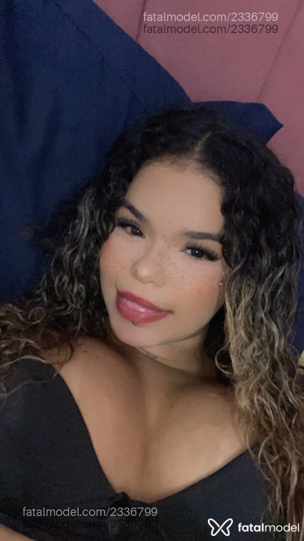 Acompanhante mulher loira (o) de olhos castanhos - Ary Sntts