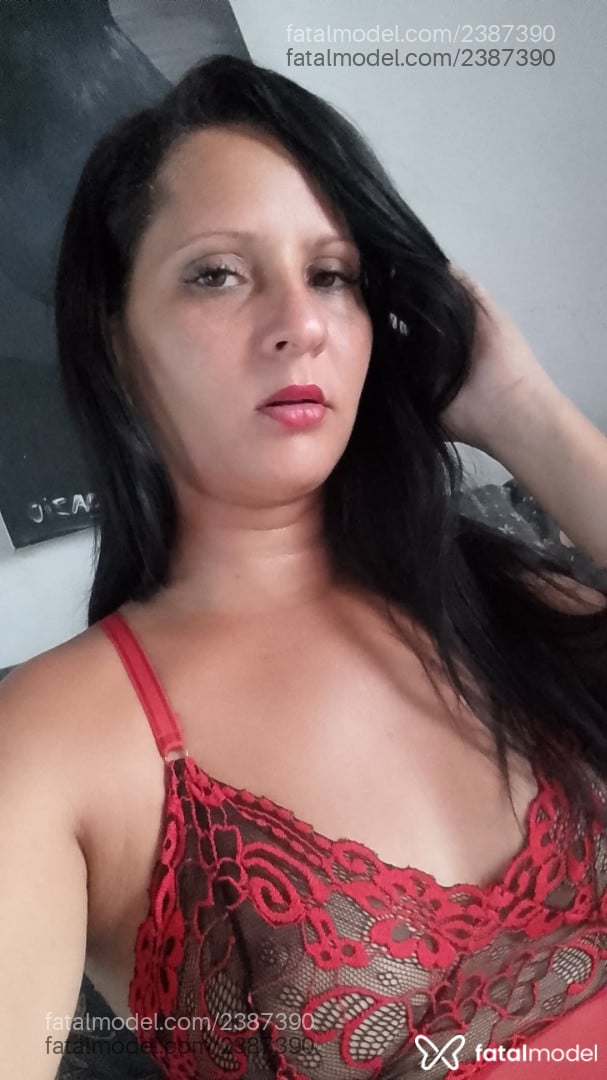 Acompanhante mulher morena (o) de olhos mel - Mel