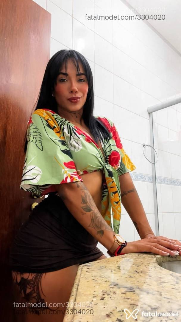 Acompanhante mulher com cabelo castanho de olhos castanhos - Melinna Réis