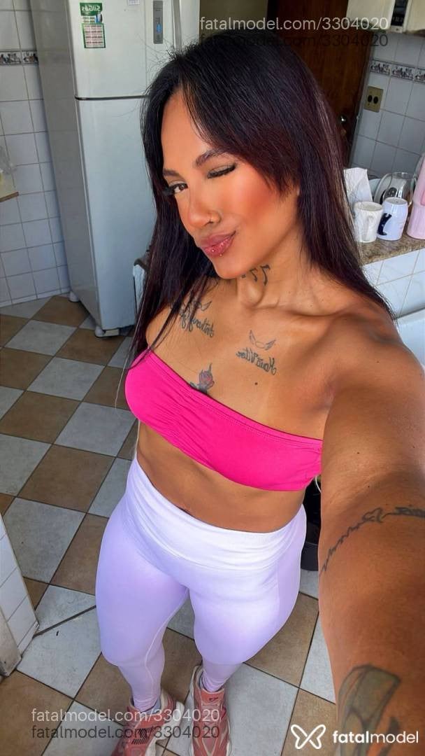 Acompanhante mulher com cabelo castanho de olhos castanhos - Melinna Réis
