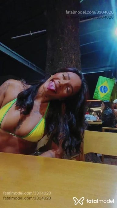 Acompanhante mulher com cabelo castanho de olhos castanhos em Belo Horizonte Acompanhante mulher com cabelo castanho de olhos castanhos em Belo Horizonte - Melinna Réis