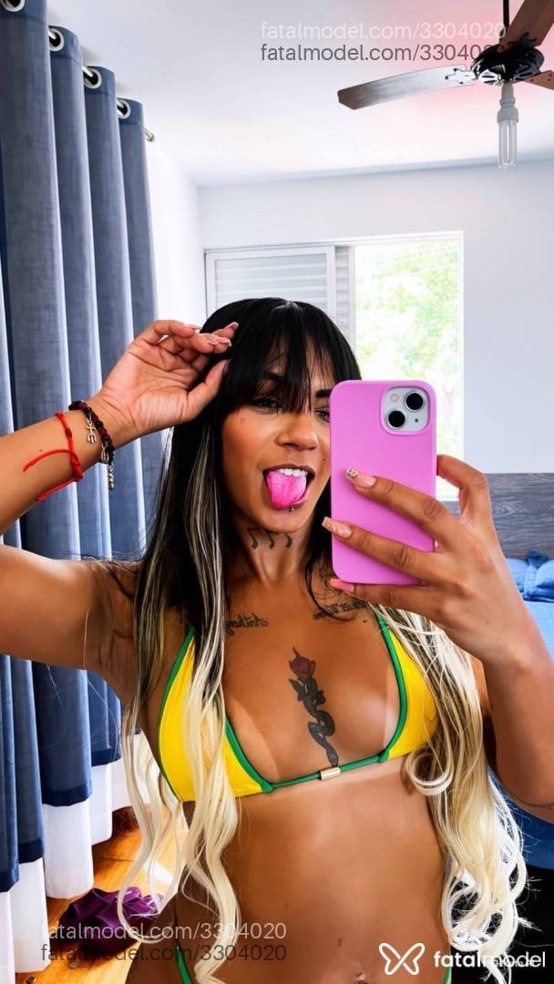 Acompanhante mulher com cabelo castanho de olhos castanhos - Melinna Réis