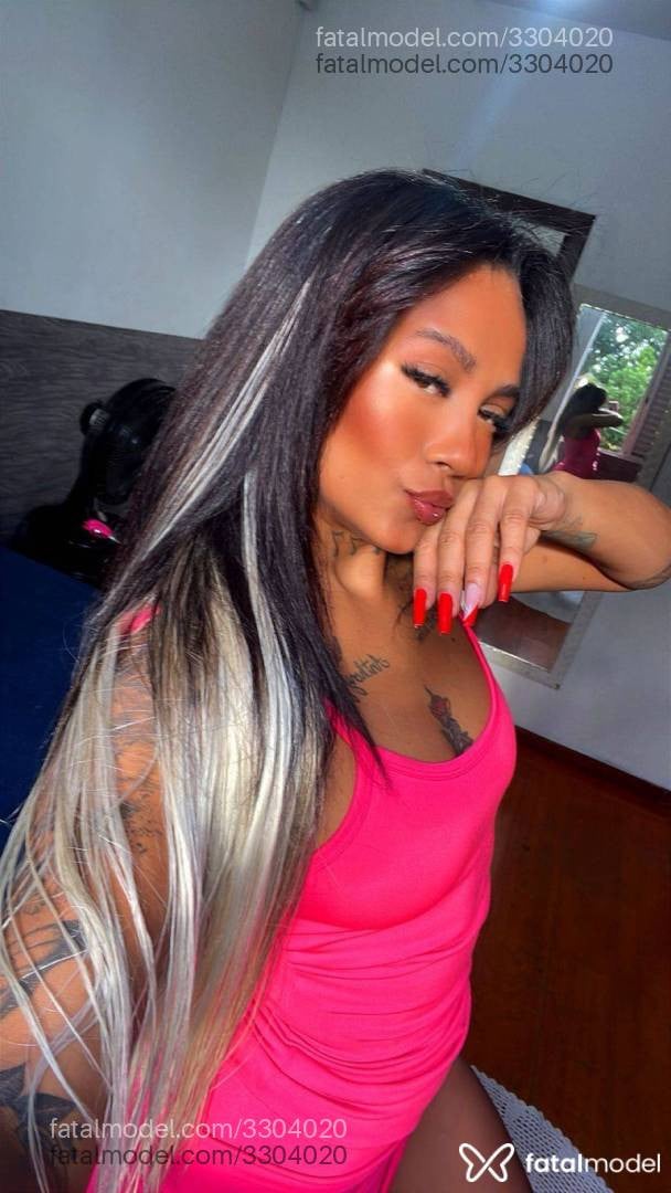 Acompanhante mulher com cabelo castanho de olhos castanhos - Melinna Réis