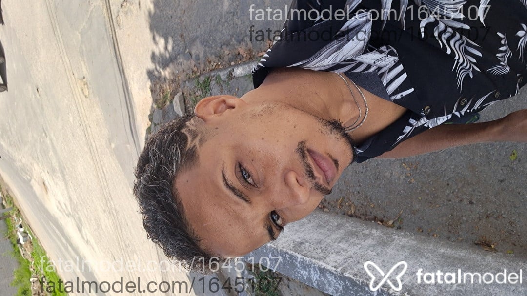 Acompanhante homem com cabelo castanho de olhos castanhos - Werik Meneses
