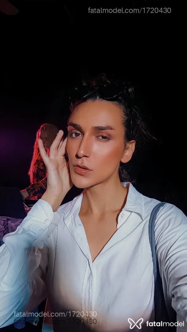 Acompanhante mulher trans morena (o) de olhos castanhos - Luamakeups
