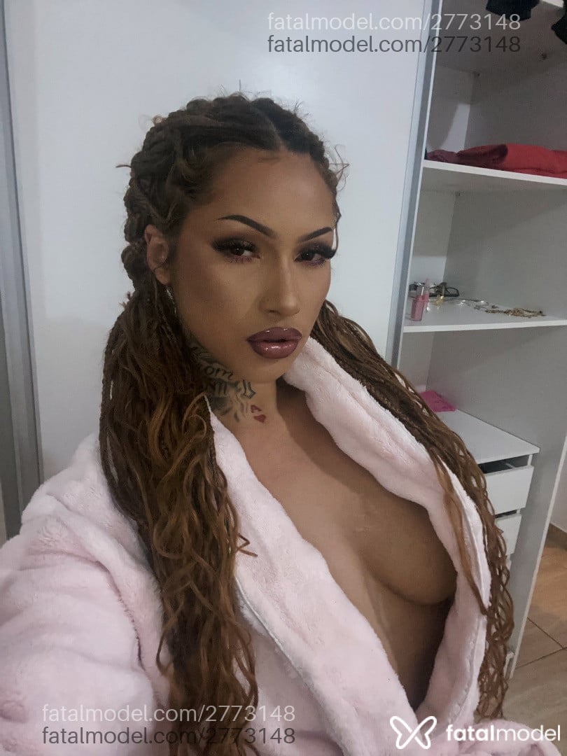 Acompanhante mulher com cabelo castanho de olhos castanhos - Briele Savoy