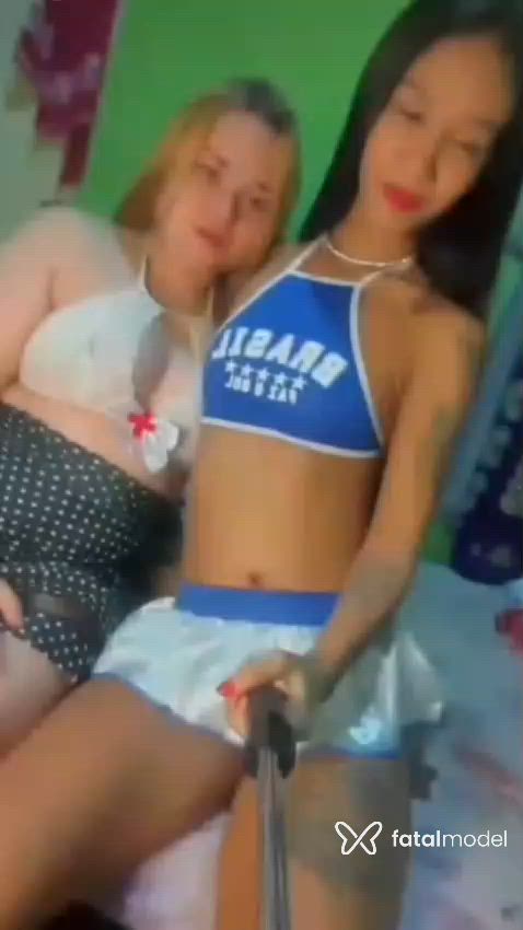 Acompanhante mulher com cabelo colorido de olhos castanhos - Biahhh