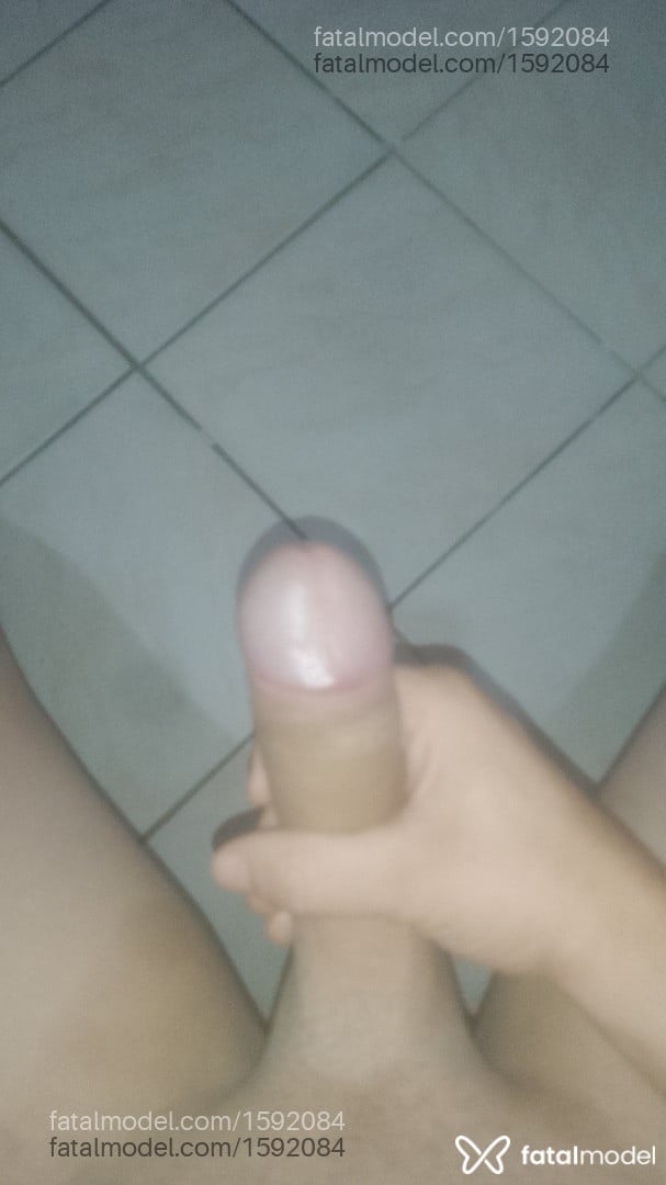 Acompanhante homem loira (o) de olhos castanhos - White
