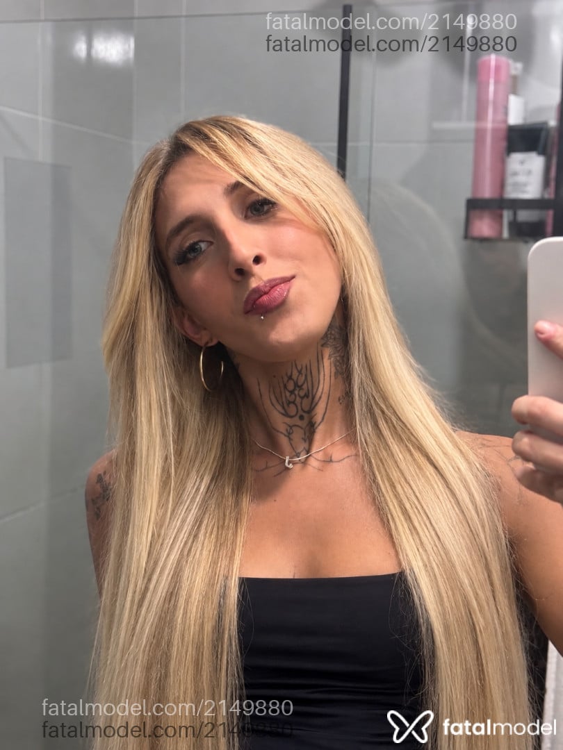 Acompanhante mulher trans loira (o) de olhos azuis - Nyx Acompanhante mulher trans loira (o) de olhos azuis - Nyx