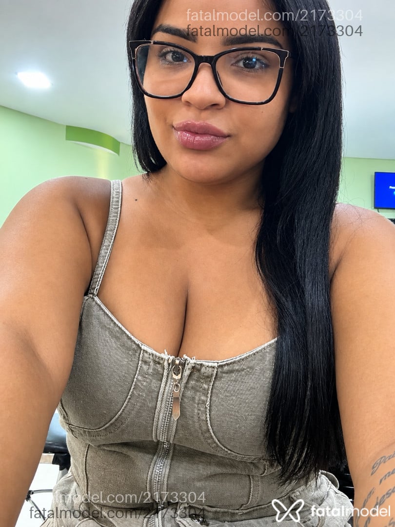 Acompanhante mulher com cabelo castanho de olhos castanhos - Camilly