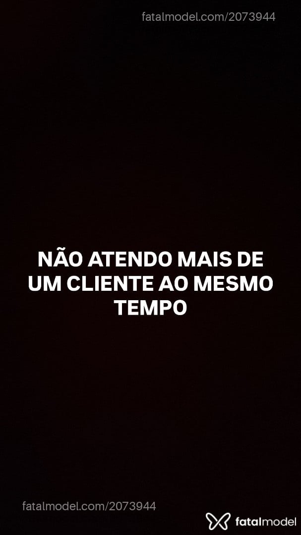 Acompanhante mulher trans com cabelo castanho de olhos mel - Jady Sales